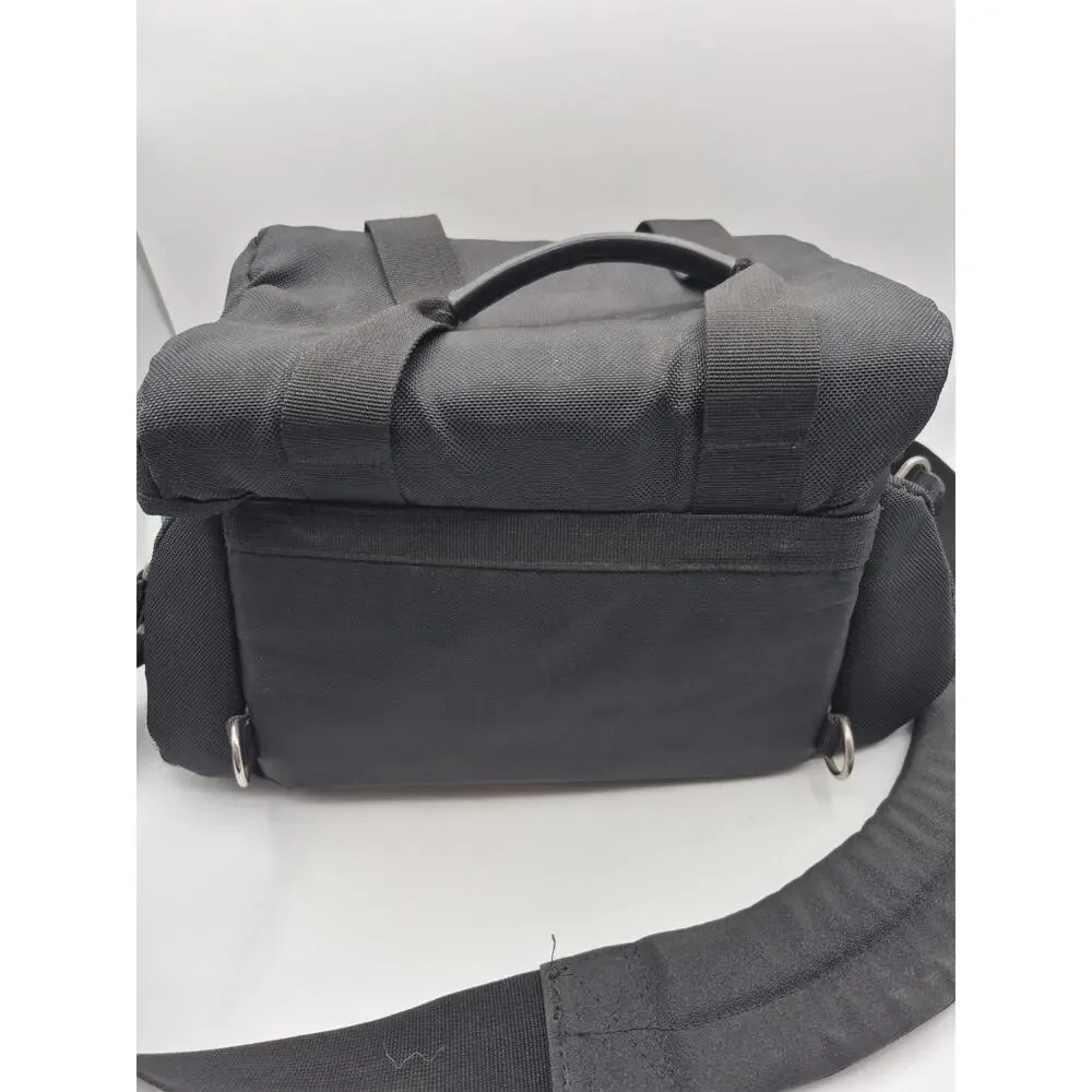 Canon 200DG Deluxe Camera Bag With Shoulder Strap and 1 Divider